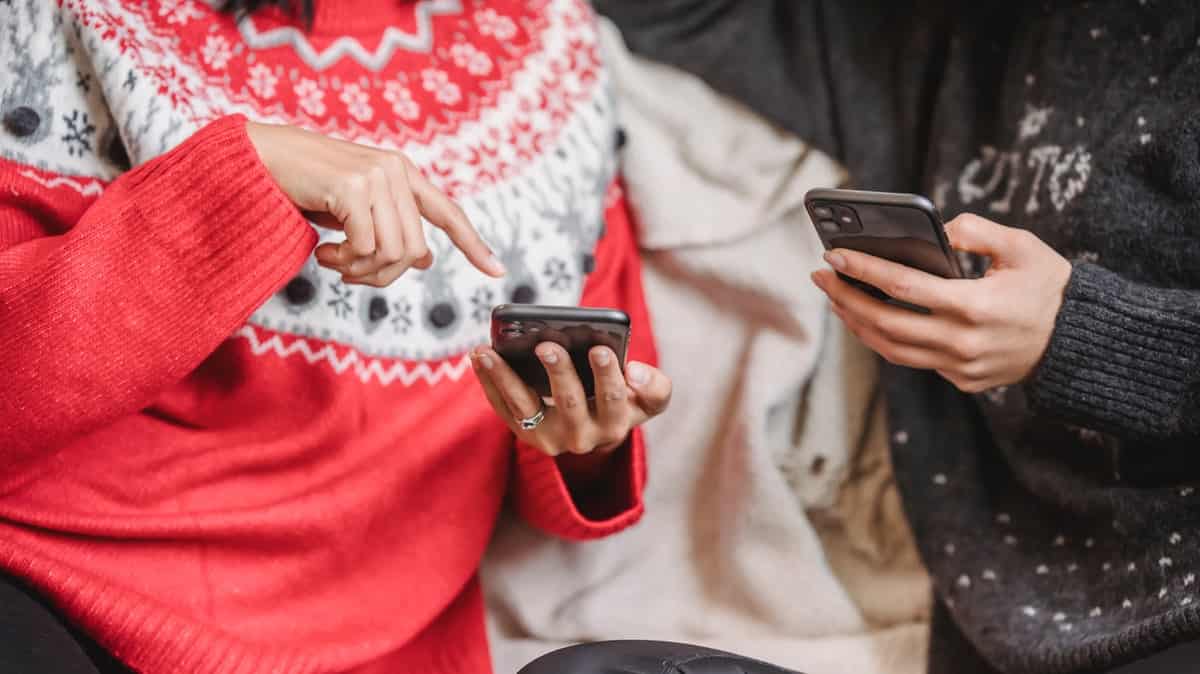 iPhone 12 mini vs Galaxy S20 FE 5G : lequel offrir à Noël ?