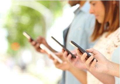 Profitez des offres RED by SFR ou des séries limitées SFR pour votre forfait mobile avec data à petit prix 