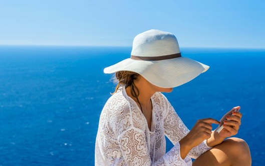 Top 4 des forfaits pas chers pour rester connecté pendant vos vacances en Europe et DOM