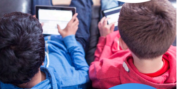 Smartphones et tablettes: Protégez les plus jeunes des ondes éléctromagnétiques