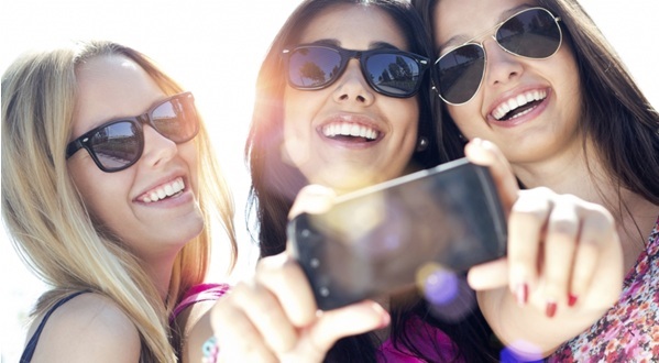 Top 3 des forfaits illimités avec data à 10 euros : RED By SFR 20Go, SOSH 20Go et B&YOU 50Go 